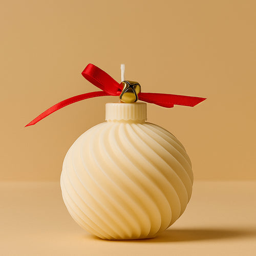 Handmade Christmas candle made from soy wax with a gingerbread scent.
